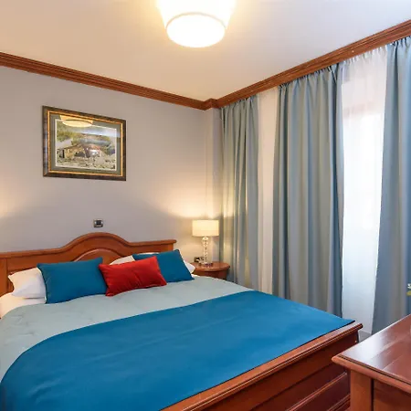 Meri Πανσιόν Τρογκίρ